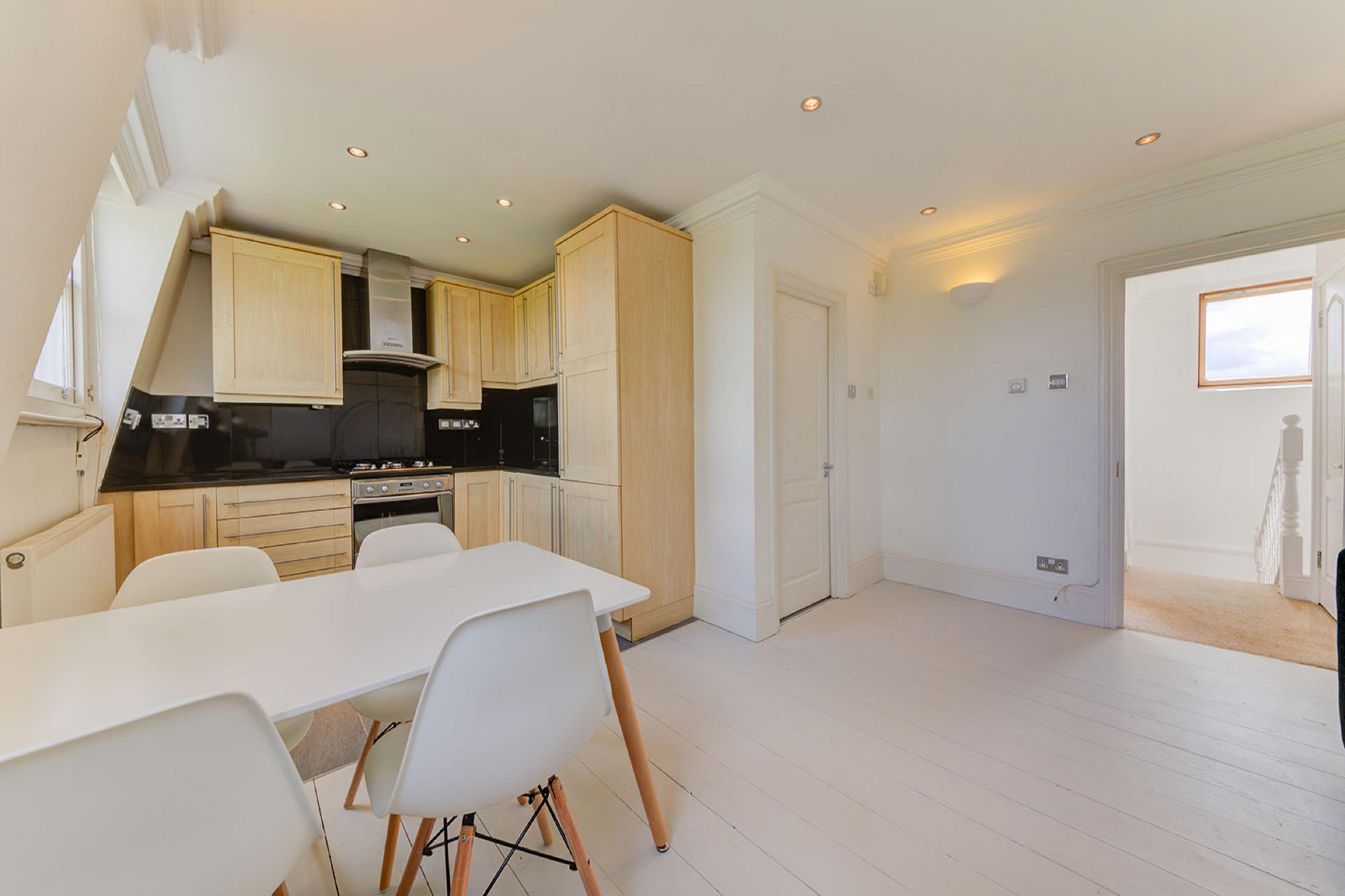 Top Floor 1 bedroom property only a short walk to Upper Holloway Station Tollington Way  , Holloway N7